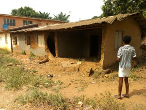 洪水で破壊された家屋