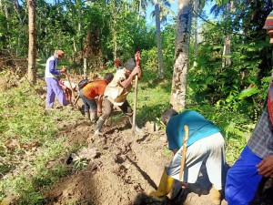 Lompio Pipeline digging