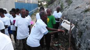 写真３（WASH講習）手洗い